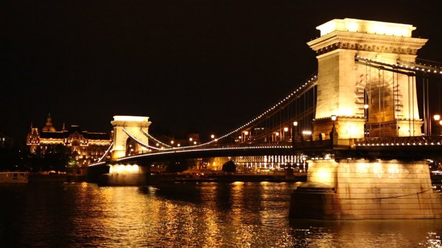 Scenic Chain Bridge