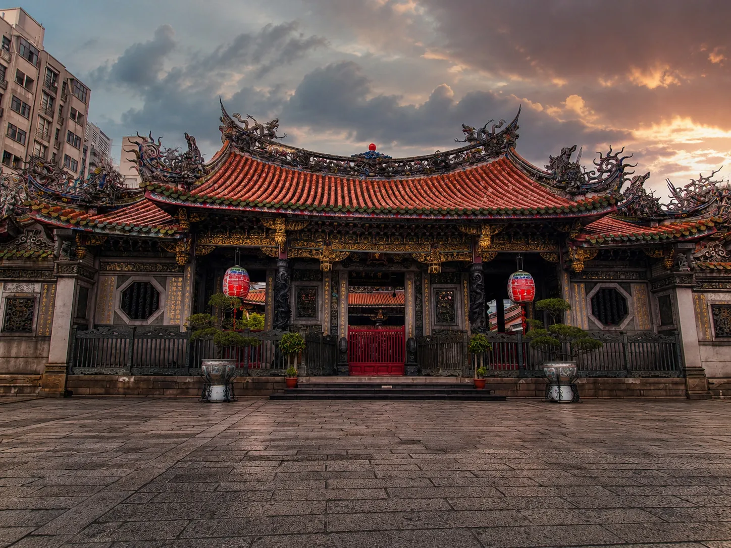 Longshan Temple 